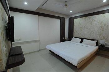 Jal Sagar Hotel Vadodara Exterior foto
