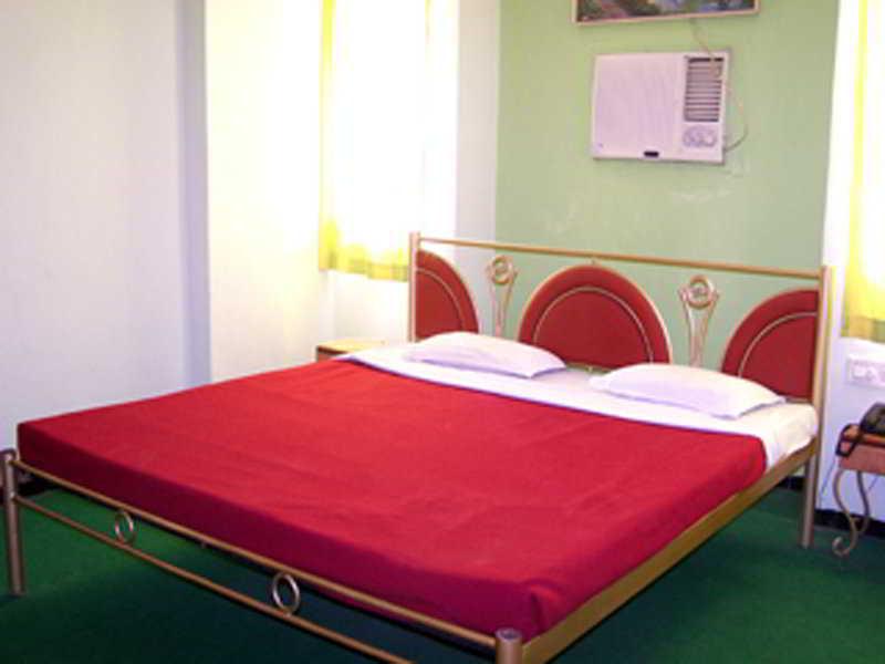 Jal Sagar Hotel Vadodara Exterior foto